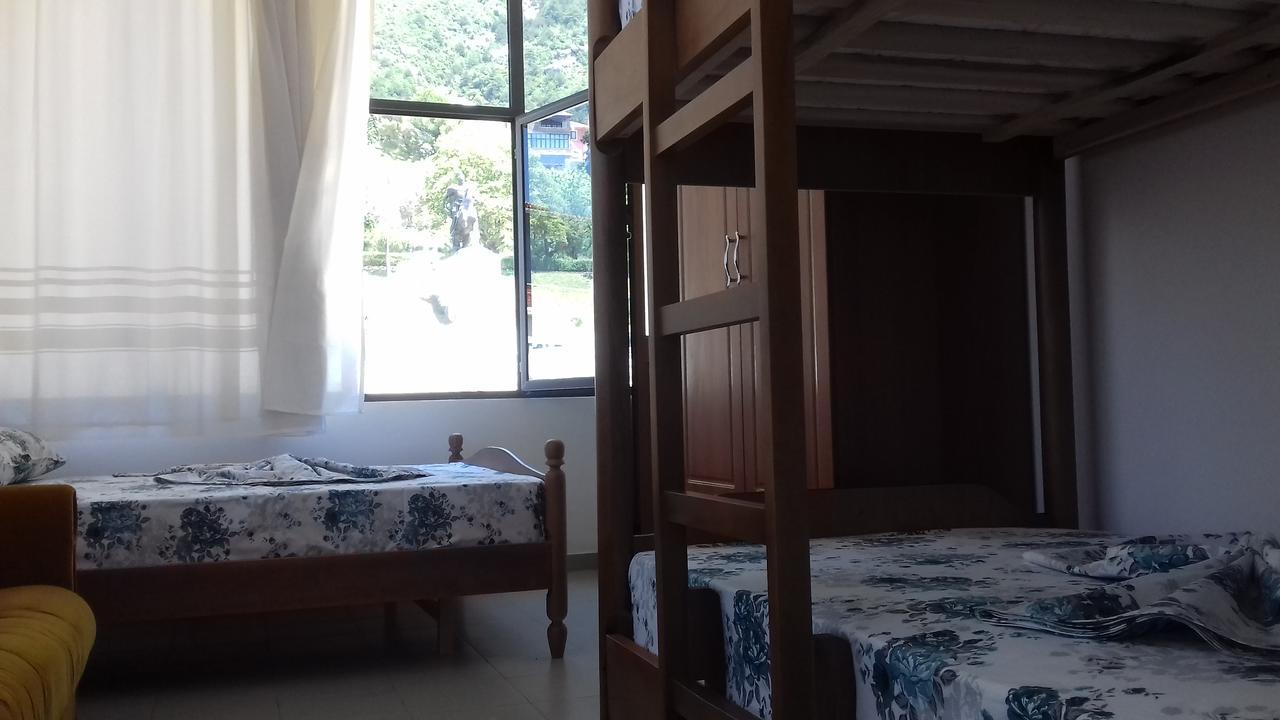 Kruja Hostel エクステリア 写真
