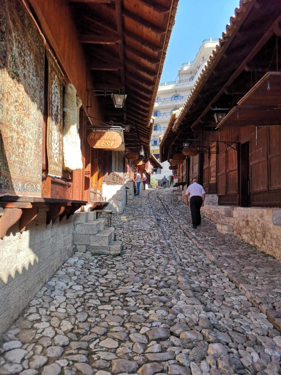 Kruja Hostel エクステリア 写真
