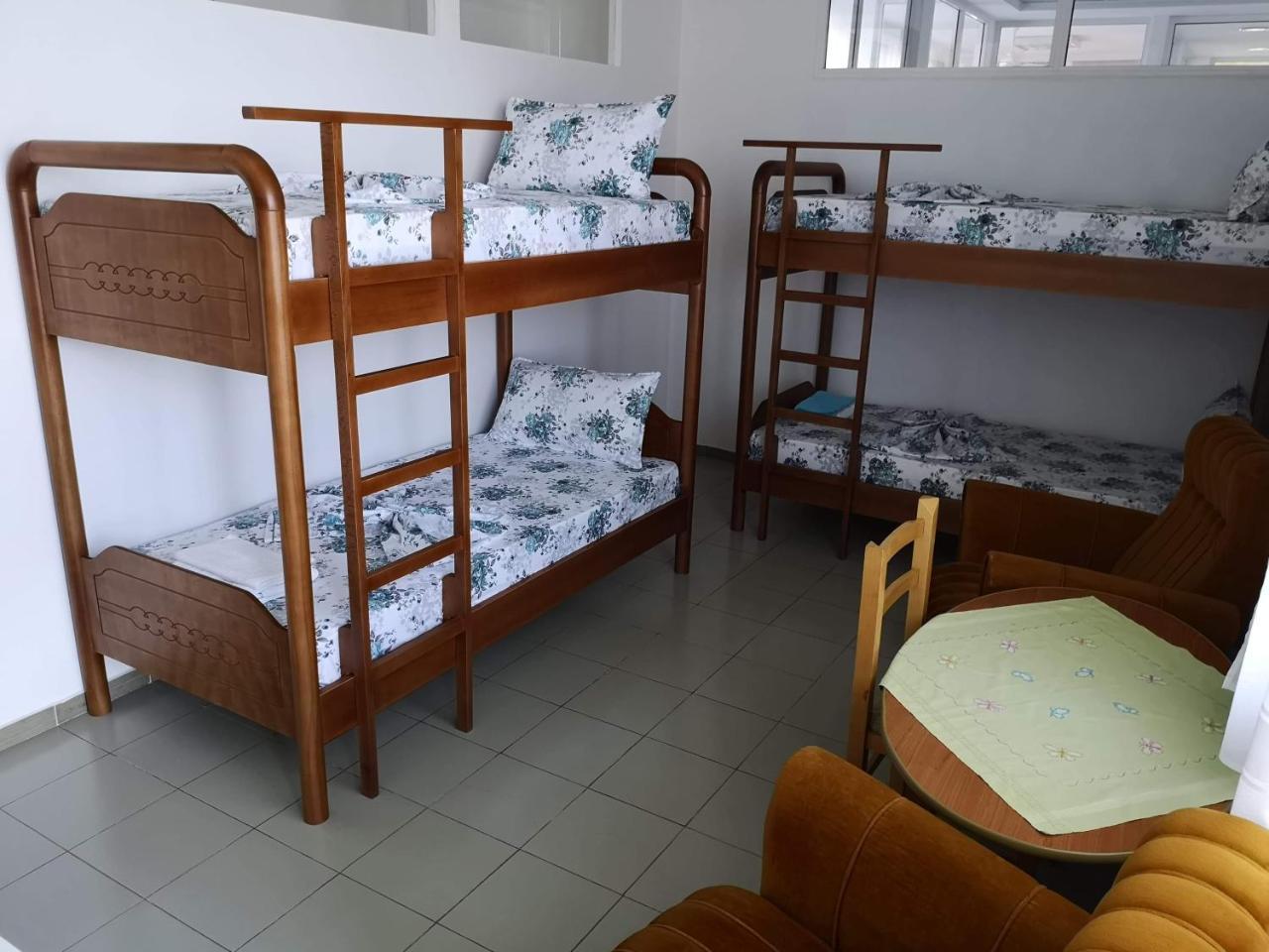 Kruja Hostel エクステリア 写真
