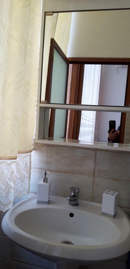 Kruja Hostel エクステリア 写真